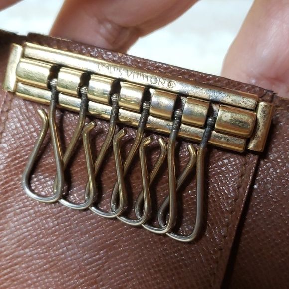 Louis Vuitton monogram key 🔑 holder - Picture 9 of 12